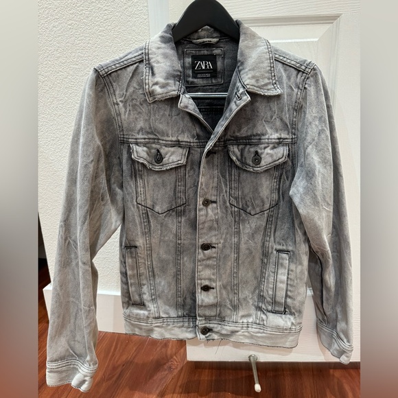 ZARA MEN Gray Washed Denim Jacket with distressed details - Picture 4 of 10
